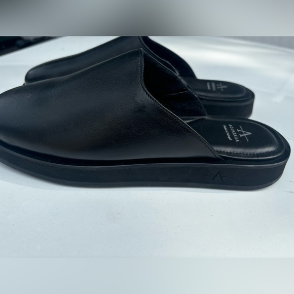 Aquatalia, size 9, black soft leather mule. - Picture 6 of 8
